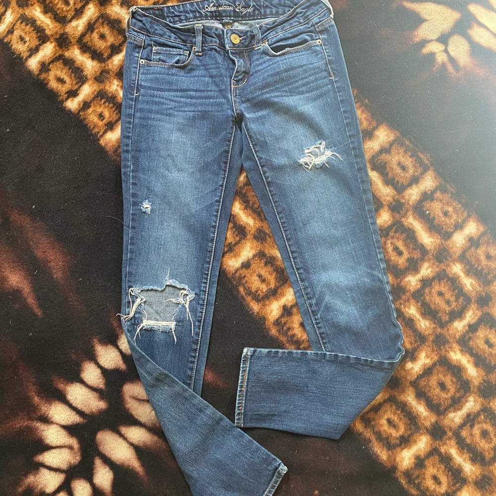 Skinny jeans w/ holes